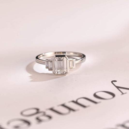 Stunning 1.0 - 2.0 CT Emerald Moissanite Engagement Ring With Cluster & Bezel Design 1